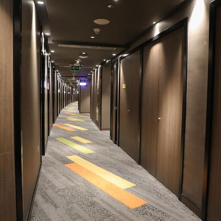 Abu Dhabi Airport Hotel T1 International Departures Eksteriør billede